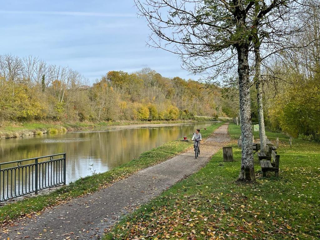 Charmante Maison Bourguignonne Avec Grand Jardin Et Parking Montbard Exterior foto